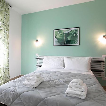 Domina Guest House Фиумичино Екстериор снимка