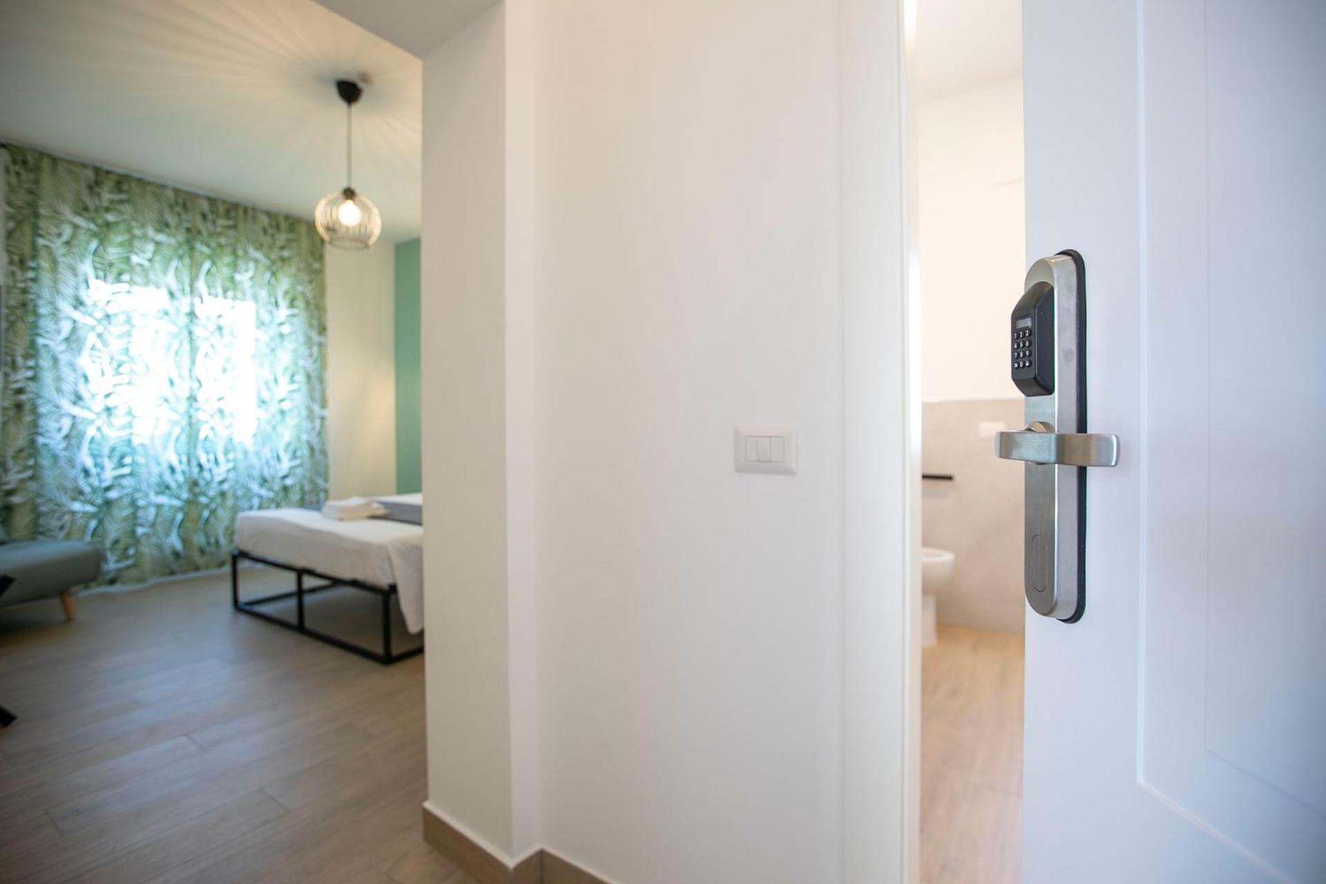 Domina Guest House Фиумичино Екстериор снимка